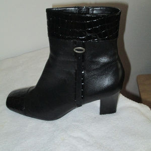 Naturalizer "Truth" black croc leather boots 9W/9